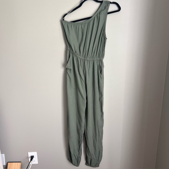 2/25
AE One Shoulder Jumpsuit American Eagle Linen Blend Small - Picture 2 of 5